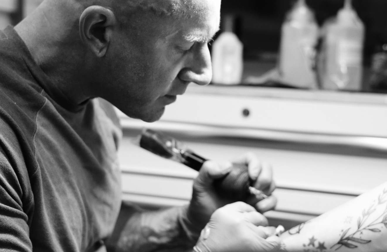 Chris Lachnicht tattooing a client at Heart and Soul Tattoos